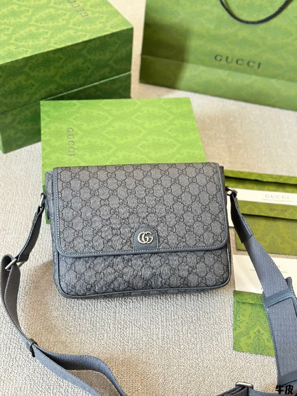 Women Gucci bags with a chain - link trim and a leather bodyGucci Handbag