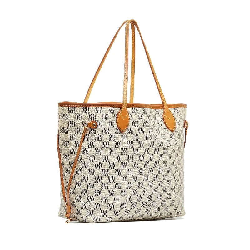 Louis Vuitton Speedy bags in monogram canvas for a classic lookWhite Louis Vuitton Damier Azur Neverfull MM Tote Bag