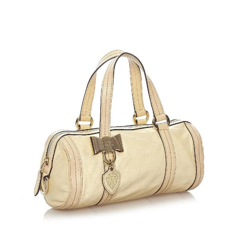 Gucci tote bags for women with a spacious interiorGucci Duchessa Leather Handbag (27276)