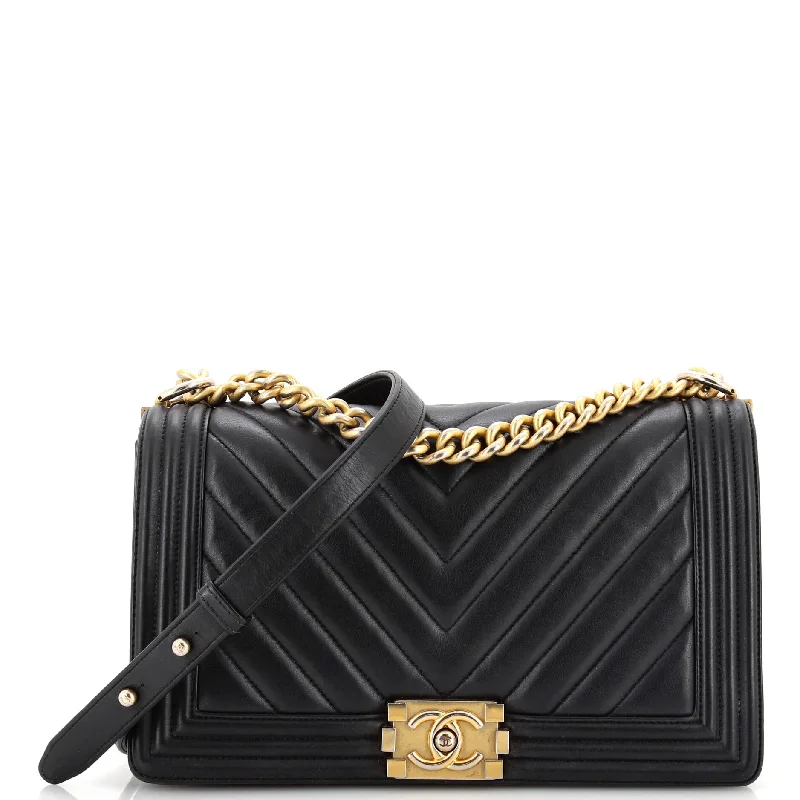 Ladies Gucci Dionysus bags with a star - shaped charmBoy Flap Bag Chevron Lambskin New Medium