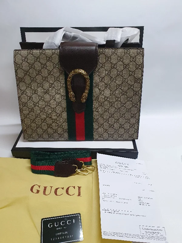 Ladies Gucci handbags with a detachable coin purse insideGucci Handbag