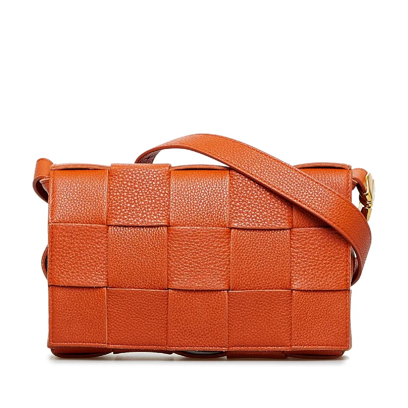 Bottega Veneta bags with adjustable shoulder strapsBottega Veneta Intrecciato Cassette (SHG-Kr46A9)