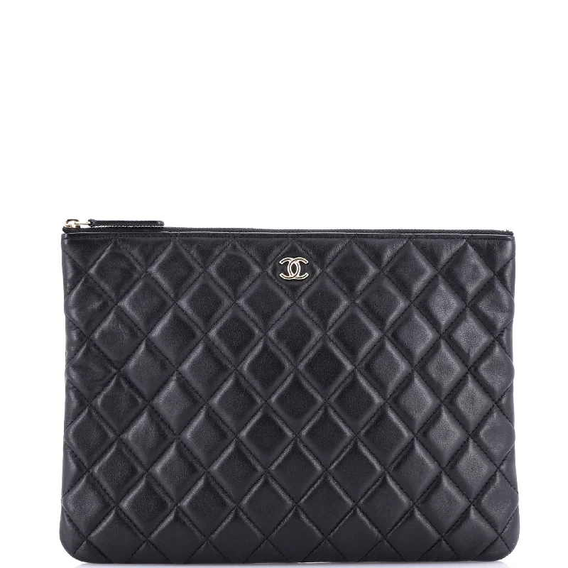 Large capacity travel bagsO Case Clutch Quilted Lambskin Medium