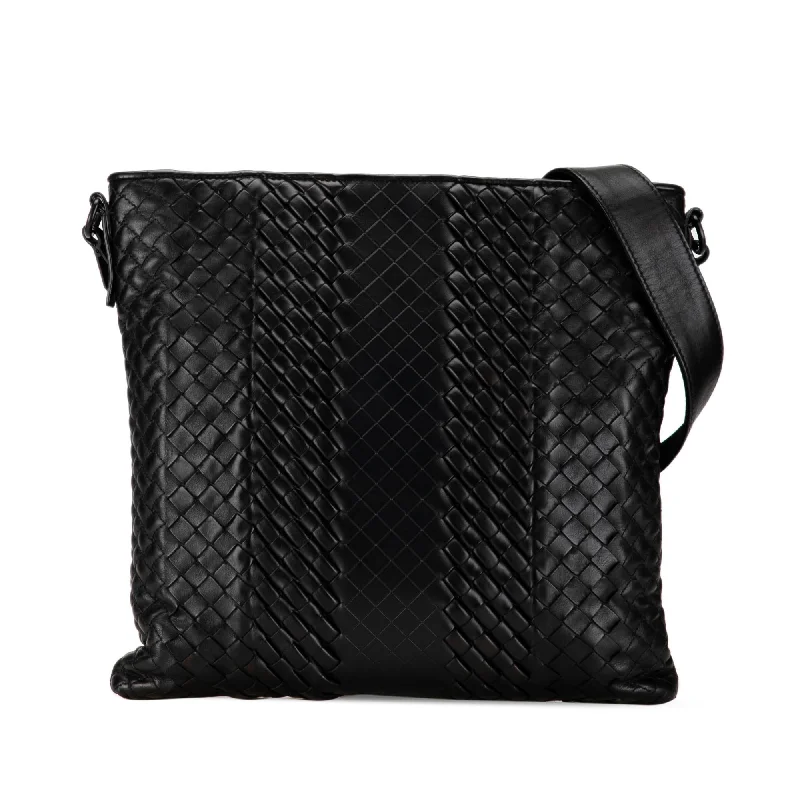 Bottega Veneta bags with chain - link detailsBottega Veneta Intrecciato Crossbody Bag (SHG-OeLvJI)