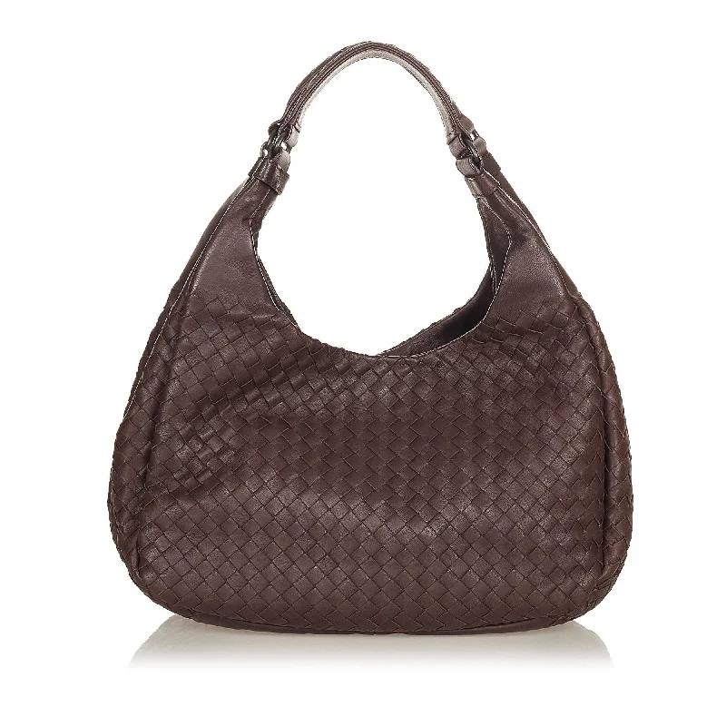 Bottega Veneta bags made of sustainable materialsBottega Veneta Intrecciato Campana Shoulder Bag (SHG-27142)