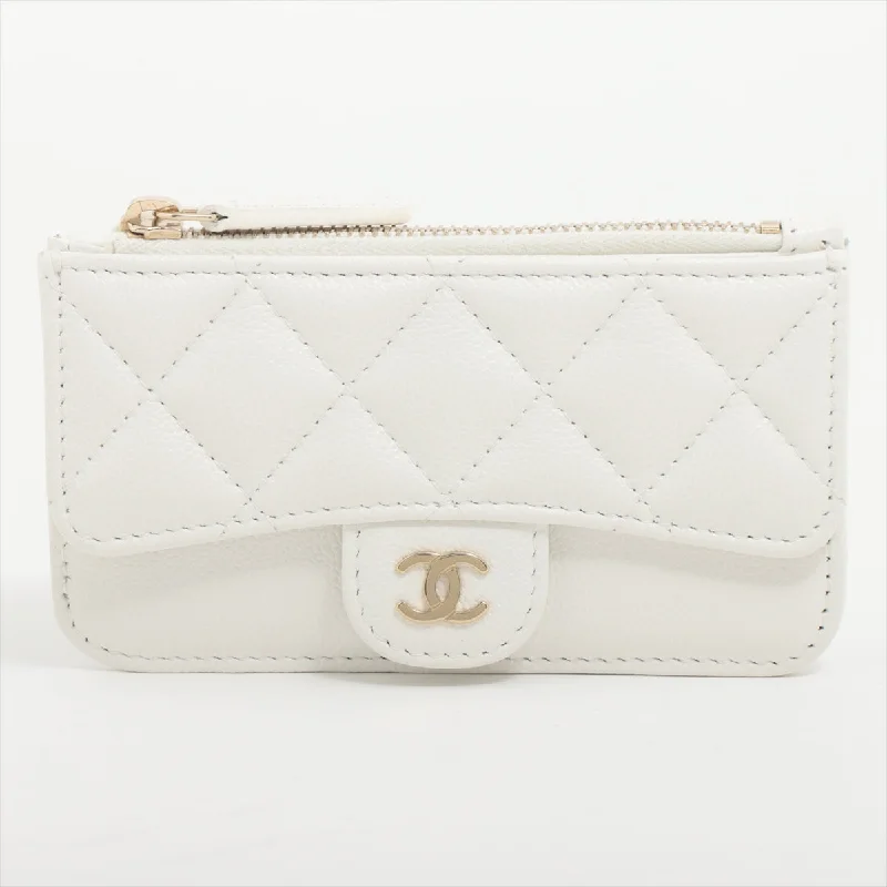 Chanel bags with the perfect balance of luxury and functionalityChanel Matelasse Caviar White 5 Slot Zipper Card Case