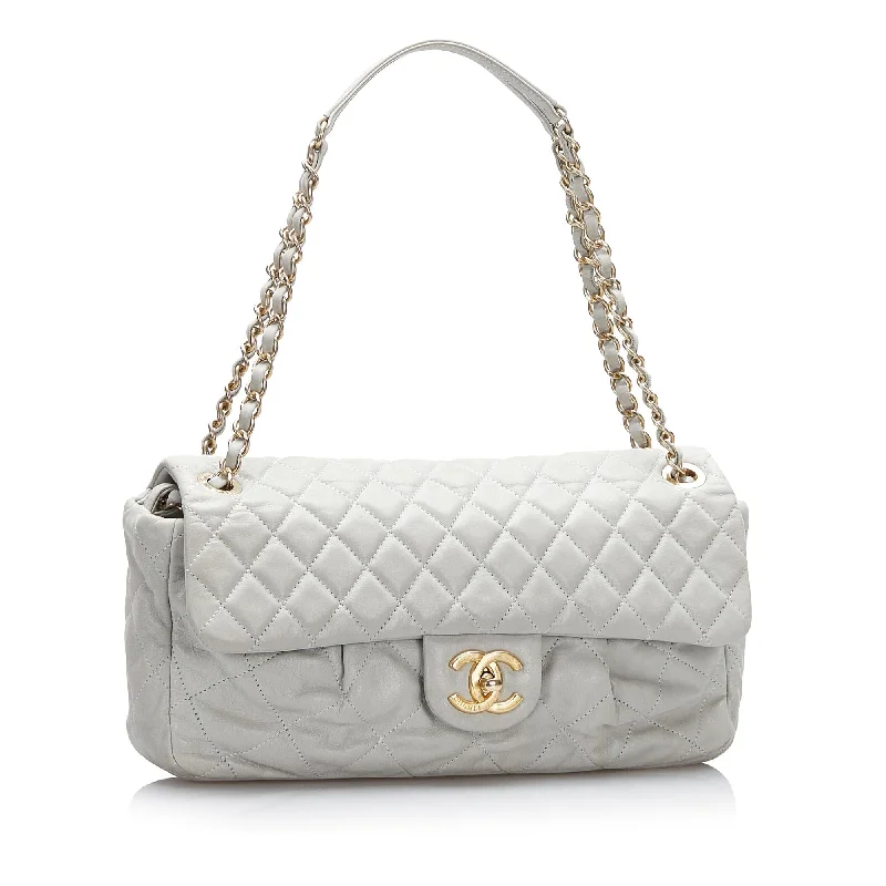 Chanel Vintage Inspired Handbag for Retro LoversChanel Matelasse Easy Shoulder Bag (AhFlRg)