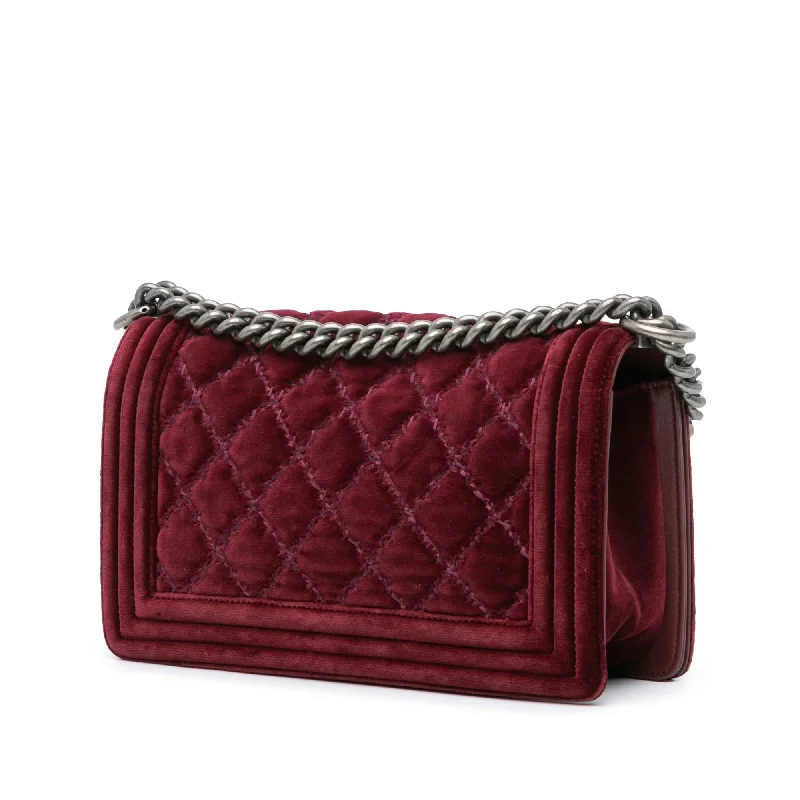 Chanel bags with the perfect balance of luxury and functionalityChanel Medium Velvet Stitched Boy Flap Bag (4iiamX)