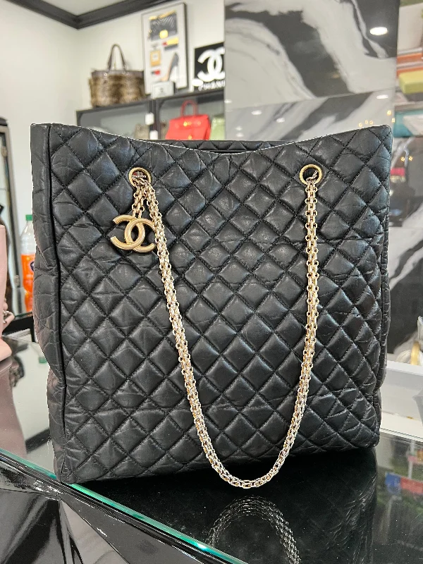 Chanel bags for the minimalist fashionCHANEL Quilted Leather Black Tote