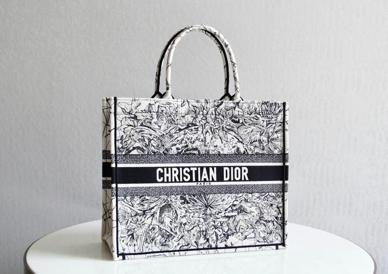 Christian Dior crossbody bags with a front - flap pocket for easy accessmakbags - Dior Bags - 790