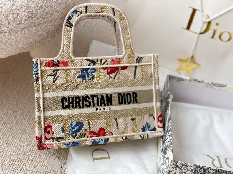 High - fashion Christian Dior bags with a geometric patternLuxury Handbags Christian Dior 208